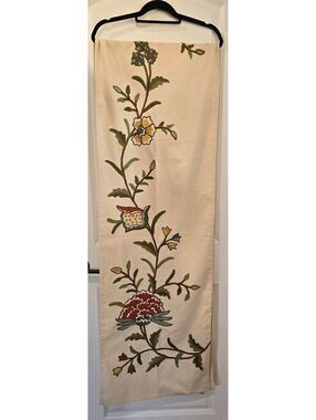 Pottery Barn Floral Vine Crewel Embroidered Table Runner White Cotton 18x108